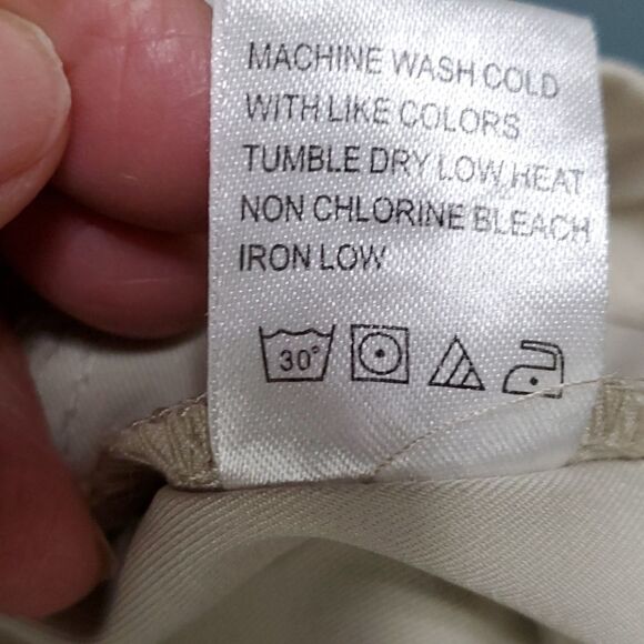 Tail..skort, size 6. Off white. Large pockets. golf. Tennis, pickel ball. - Picture 9 of 11